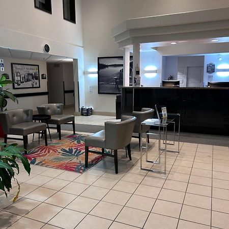 Super 8 By Wyndham Trois-Rivieres Hotel Buitenkant foto