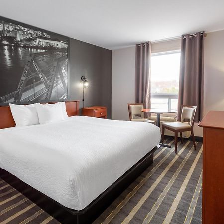 Super 8 By Wyndham Trois-Rivieres Hotel Buitenkant foto