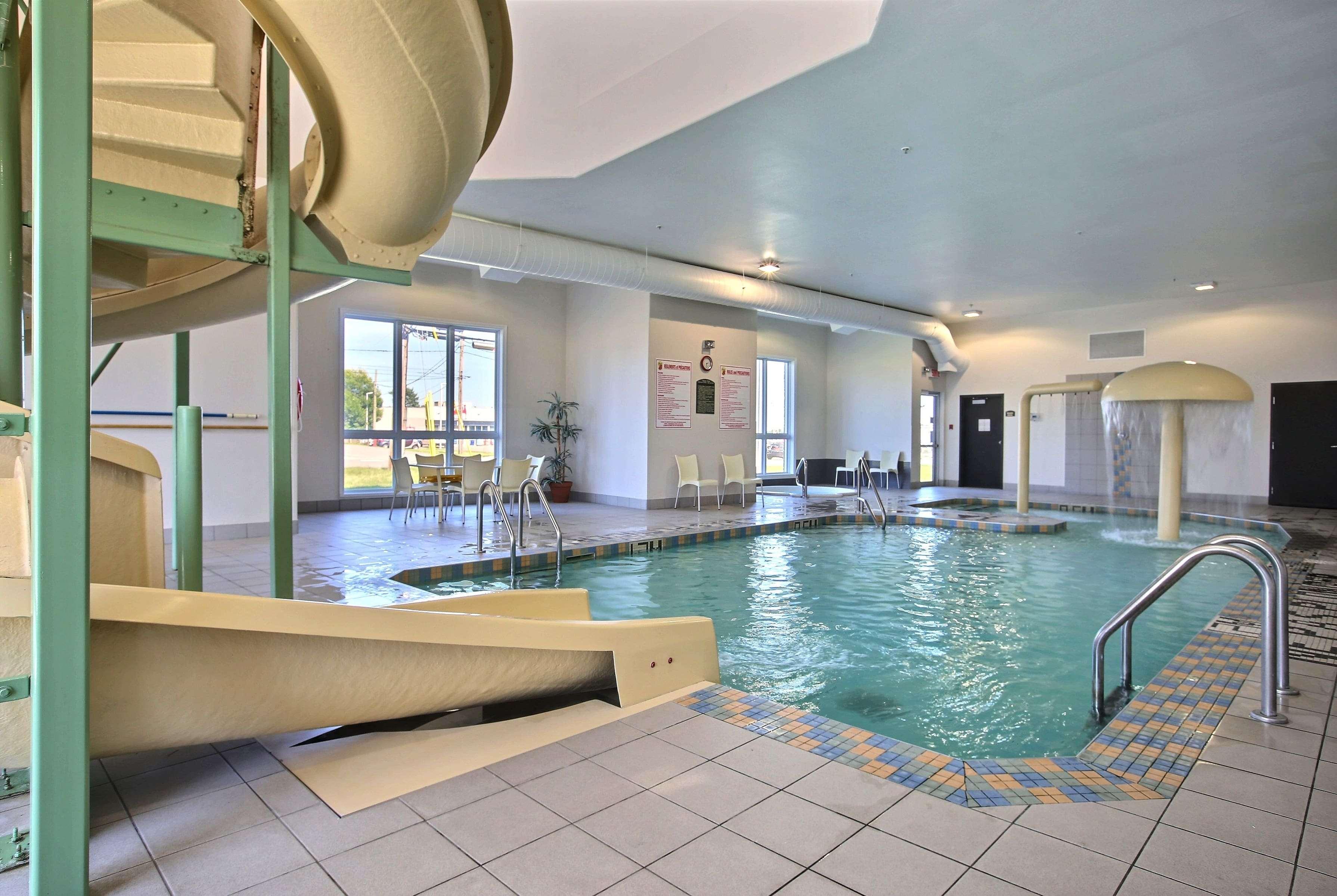Super 8 By Wyndham Trois-Rivieres Hotel Buitenkant foto
