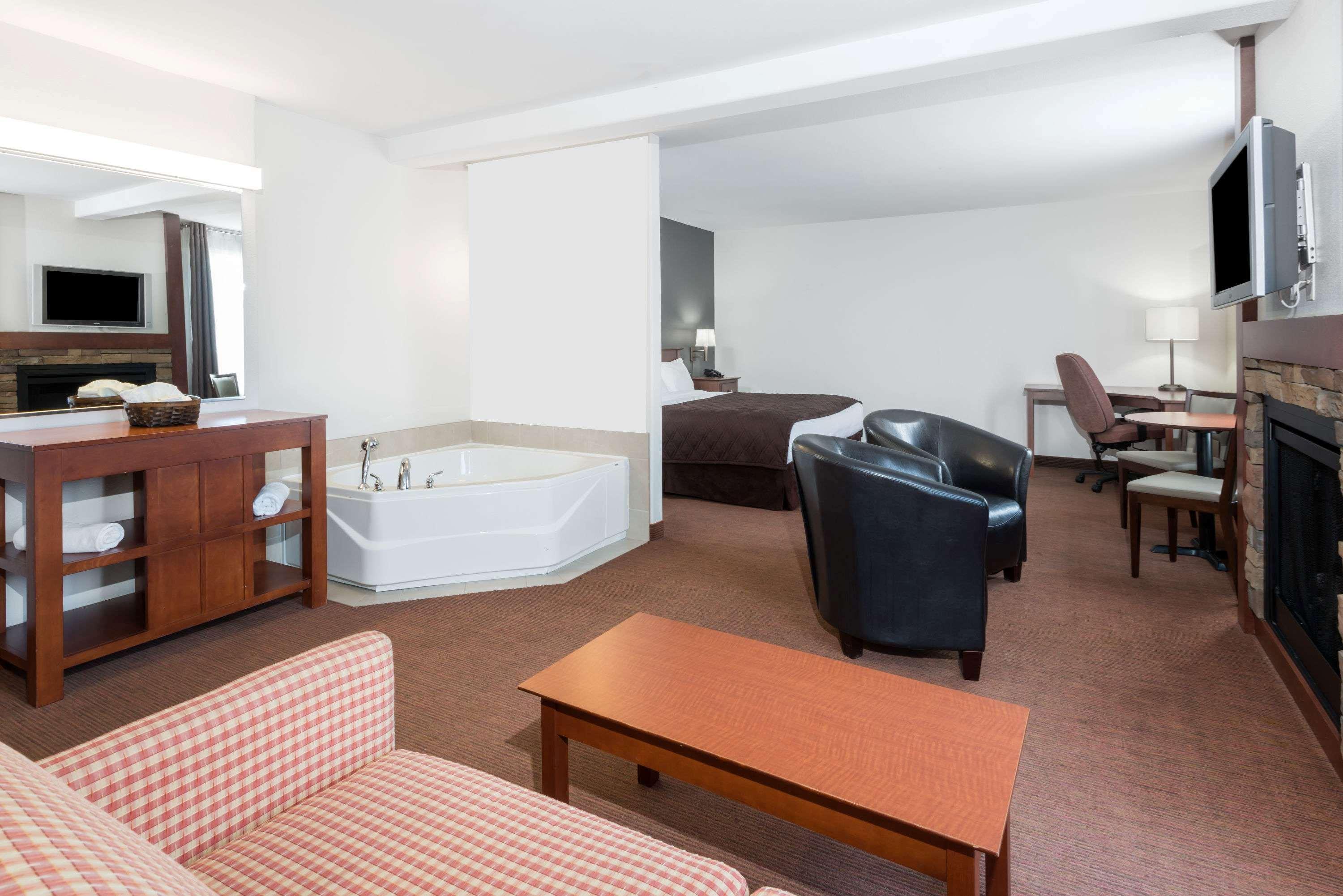 Super 8 By Wyndham Trois-Rivieres Hotel Buitenkant foto