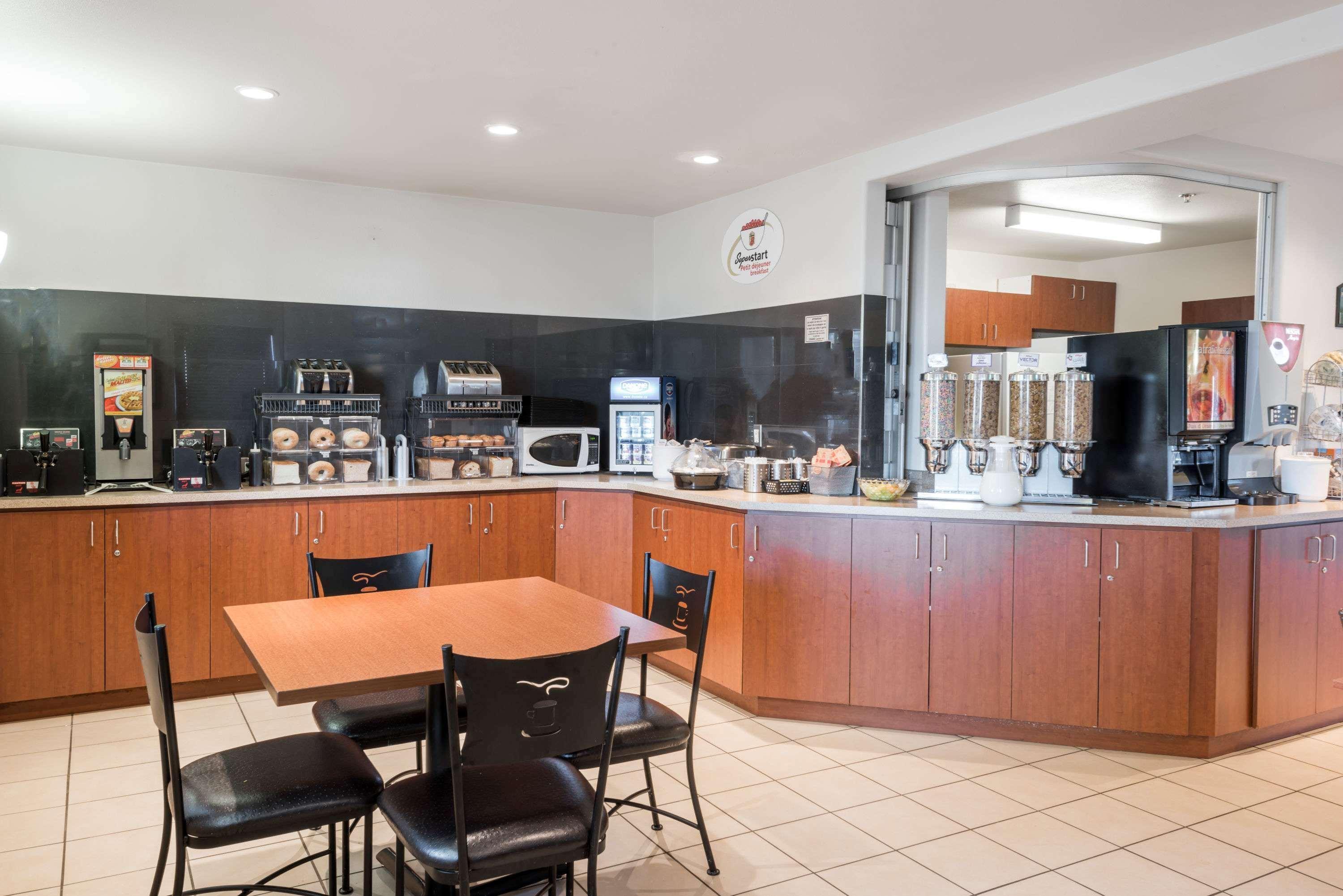 Super 8 By Wyndham Trois-Rivieres Hotel Buitenkant foto