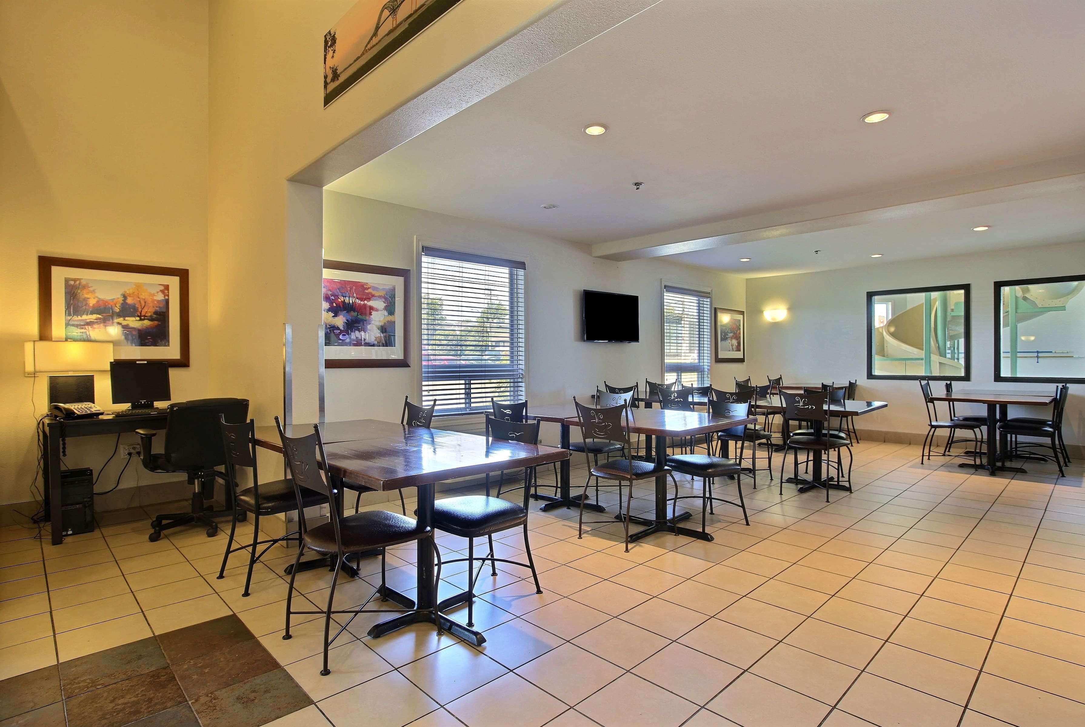 Super 8 By Wyndham Trois-Rivieres Hotel Buitenkant foto