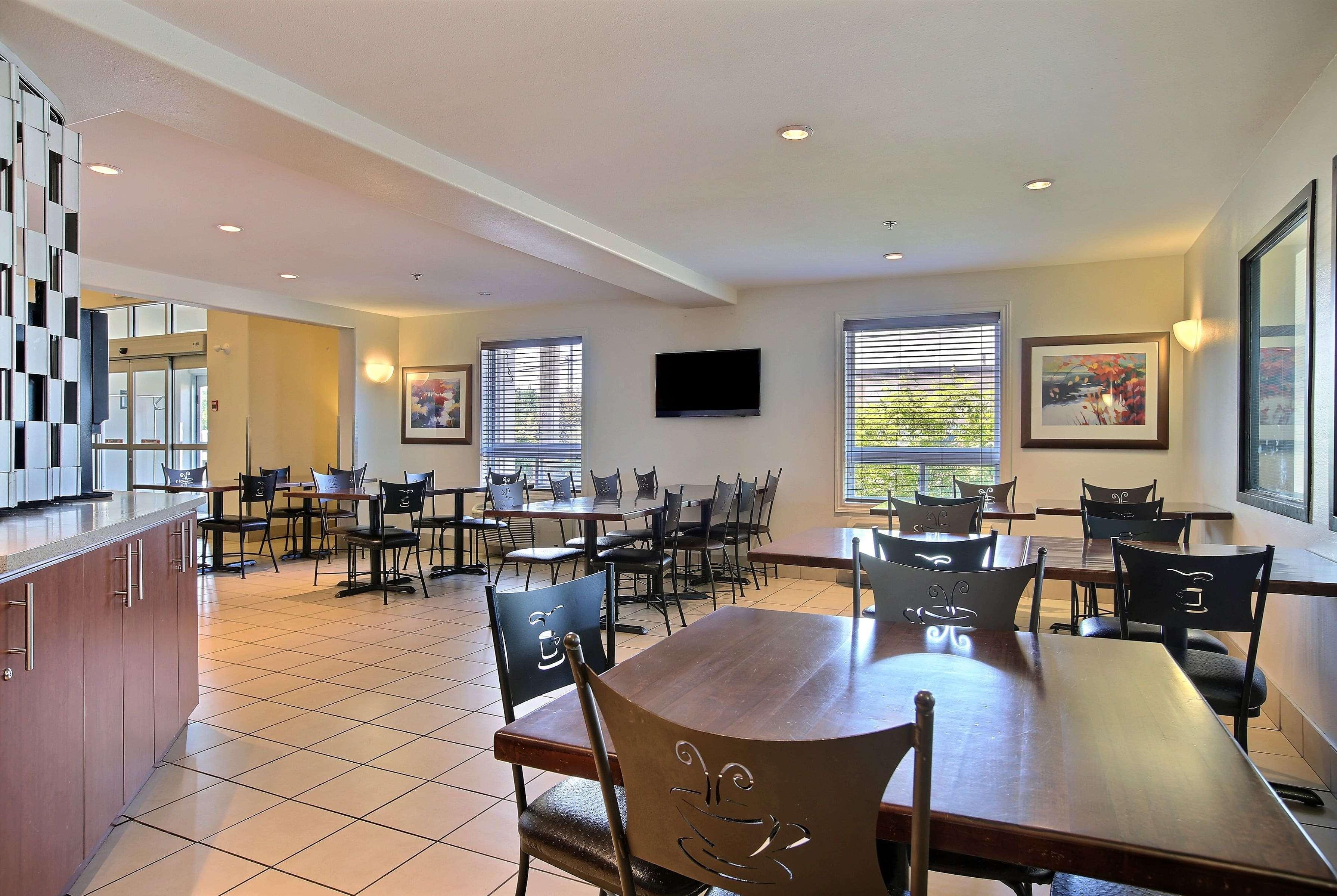 Super 8 By Wyndham Trois-Rivieres Hotel Buitenkant foto