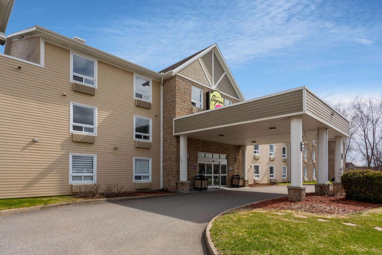 Super 8 By Wyndham Trois-Rivieres Hotel Buitenkant foto