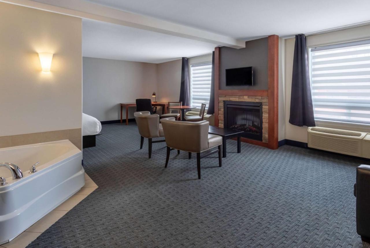 Super 8 By Wyndham Trois-Rivieres Hotel Buitenkant foto