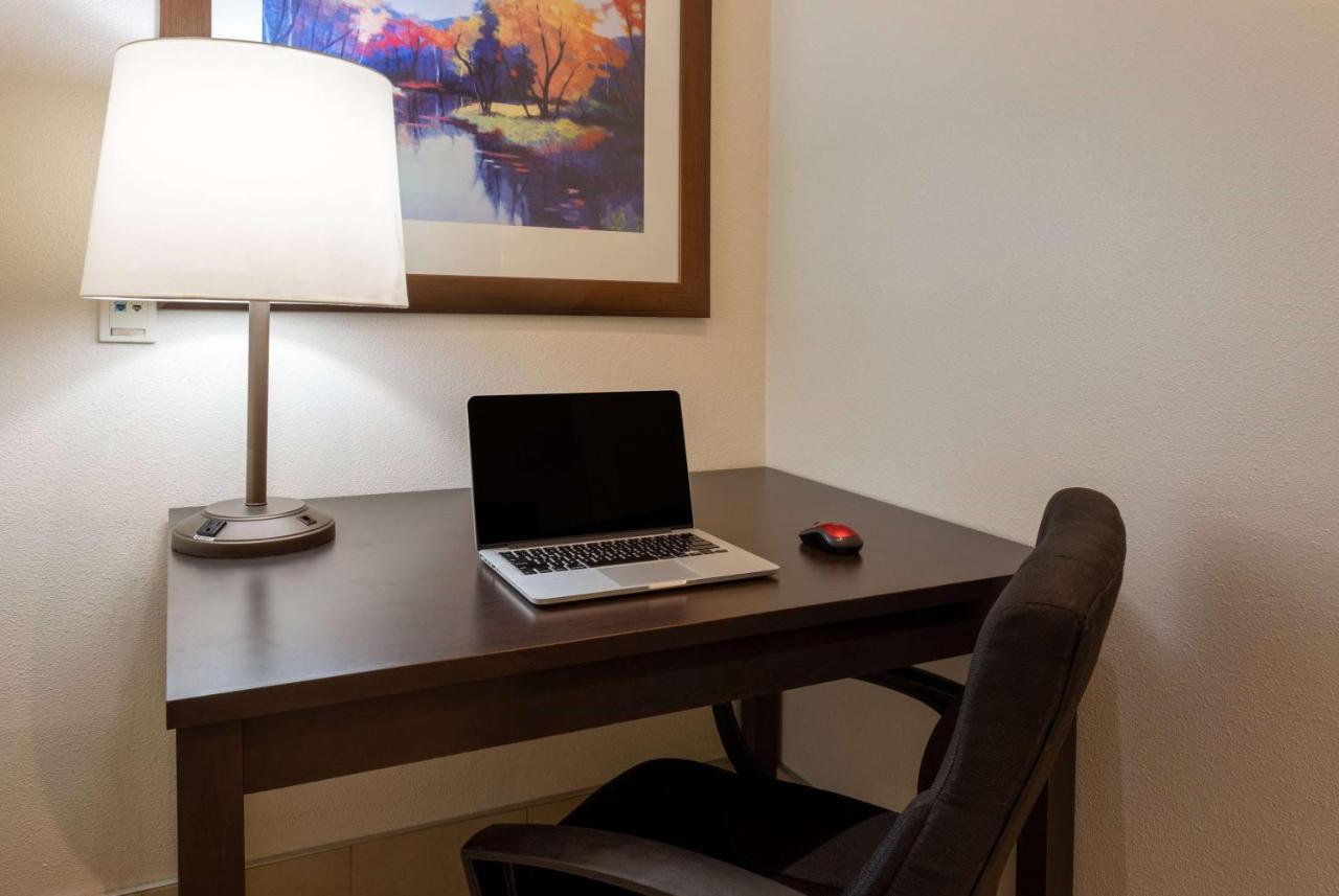 Super 8 By Wyndham Trois-Rivieres Hotel Buitenkant foto