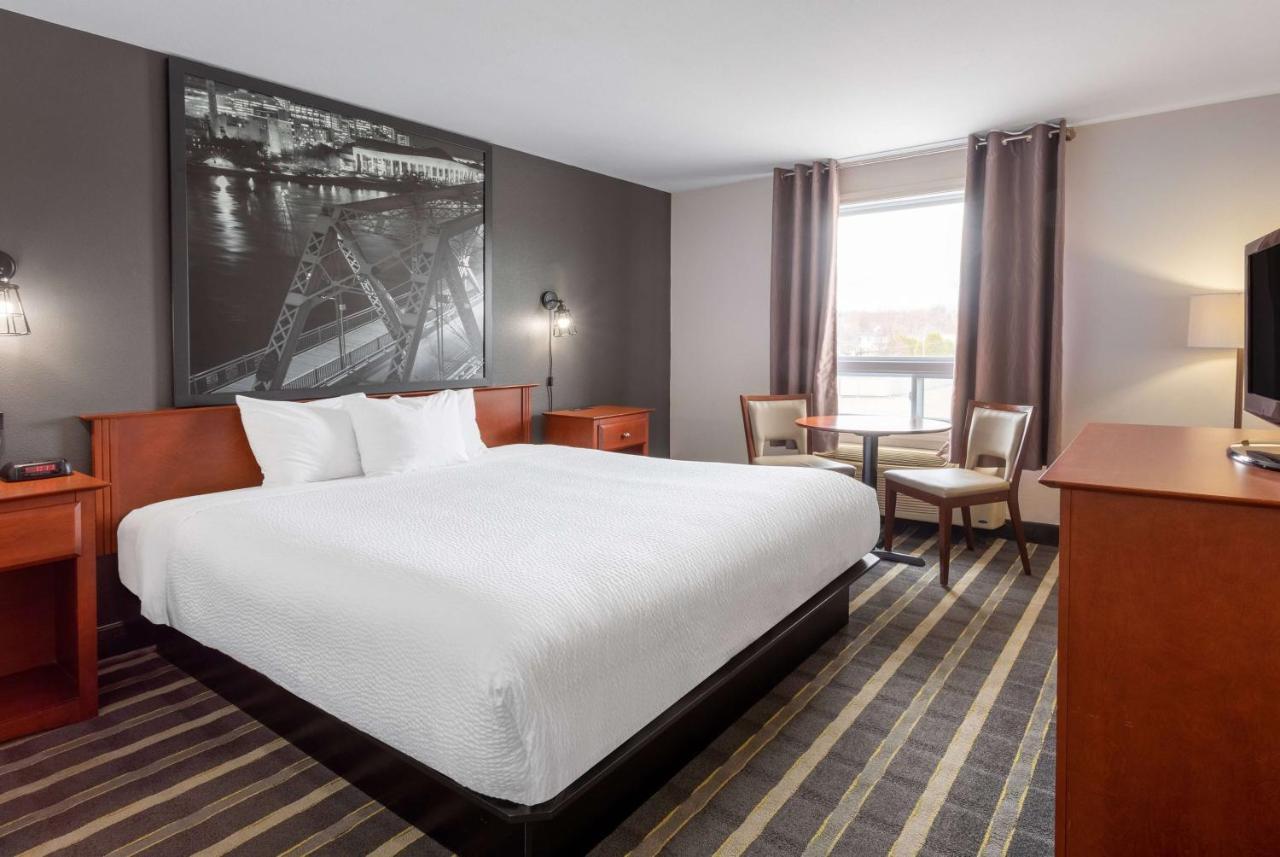 Super 8 By Wyndham Trois-Rivieres Hotel Buitenkant foto
