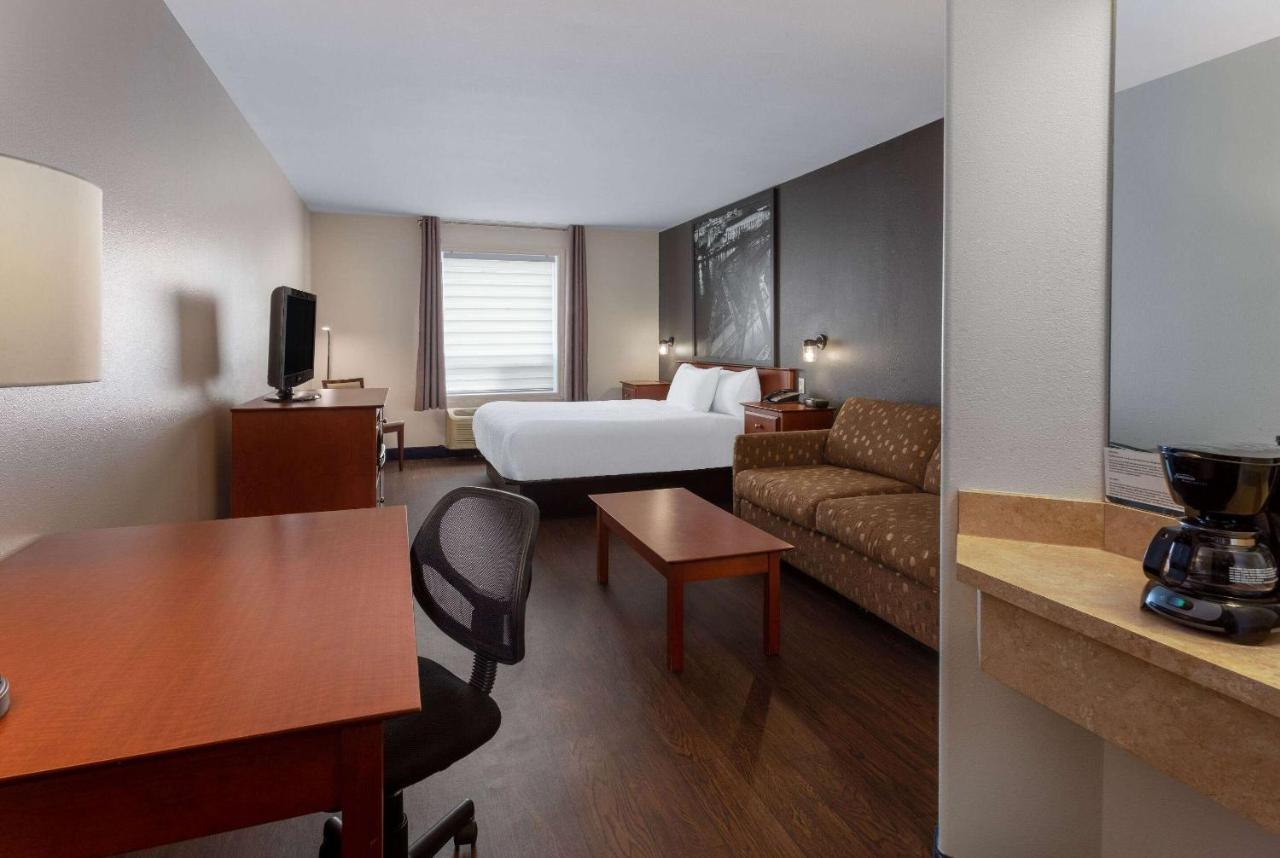 Super 8 By Wyndham Trois-Rivieres Hotel Buitenkant foto