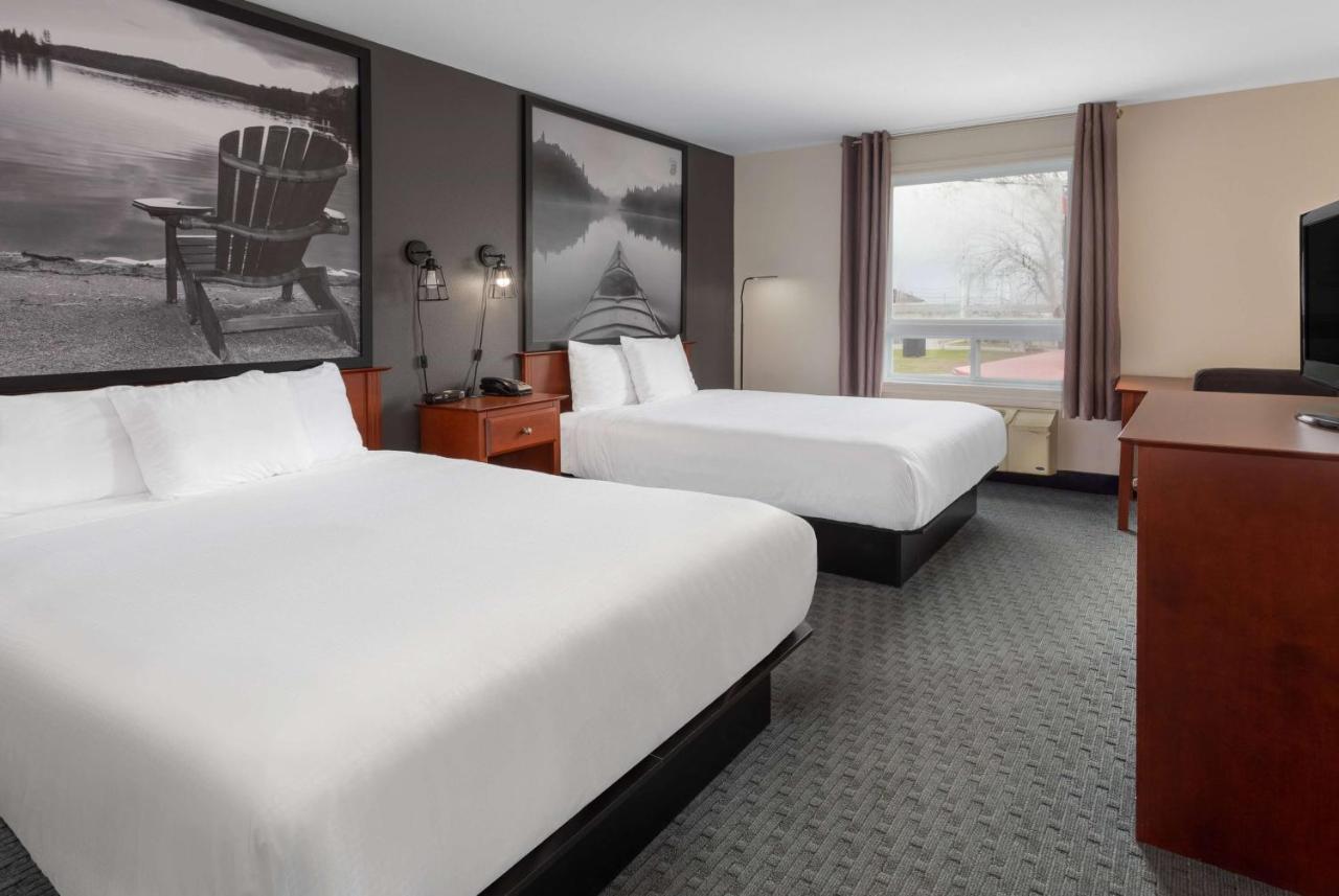 Super 8 By Wyndham Trois-Rivieres Hotel Buitenkant foto